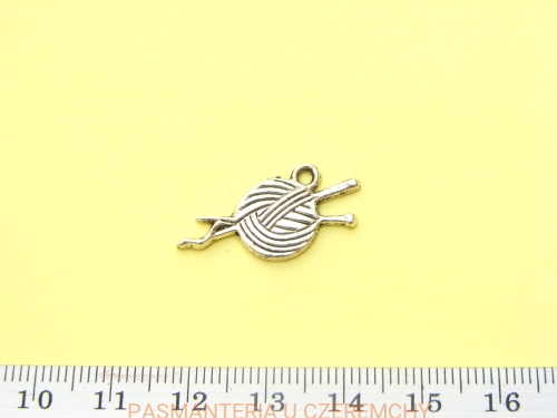 zawieszka metalowa "motek włóczki" - kolor postarzana platyna 