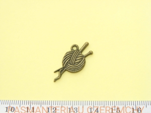 zawieszka metalowa "motek włóczki" - kolor postarzany mosiądz